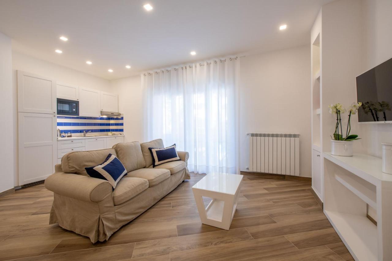 Solymar Due Apartment Sorrento Luaran gambar